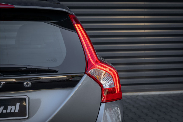 Volvo V60 T3 Polar+ Dynamic Xenon- stoelverwarming