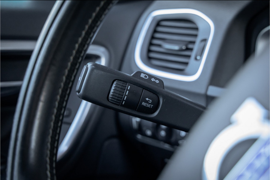 Volvo V60 T3 Polar+ Dynamic Xenon- stoelverwarming