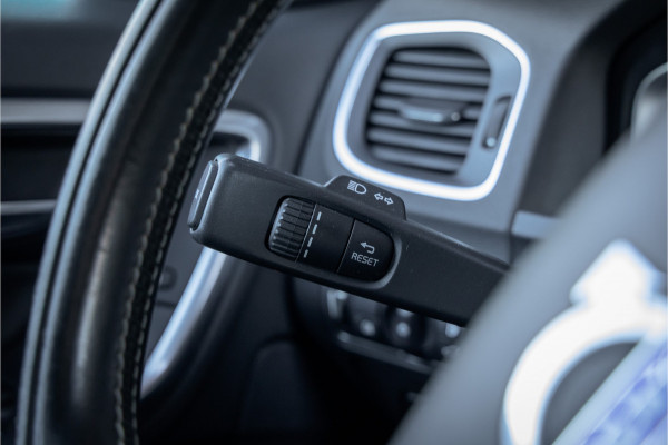 Volvo V60 T3 Polar+ Dynamic Xenon- stoelverwarming