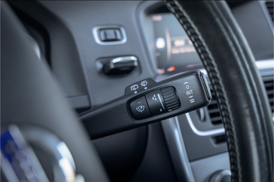 Volvo V60 T3 Polar+ Dynamic Xenon- stoelverwarming