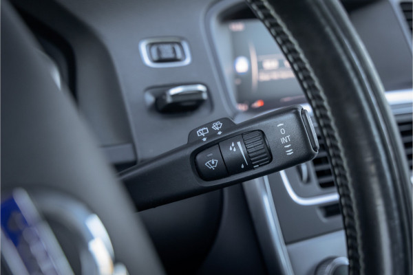 Volvo V60 T3 Polar+ Dynamic Xenon- stoelverwarming