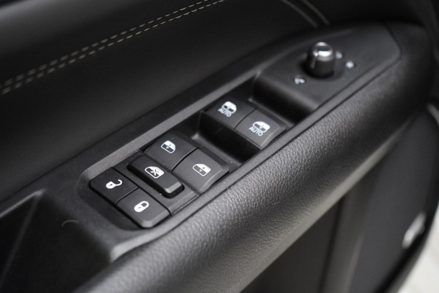 Jeep Compass 4xe 240 Plug-in Hybrid S | Panoramadak | Trekhaak | Leder | Alpine Sound | Memory