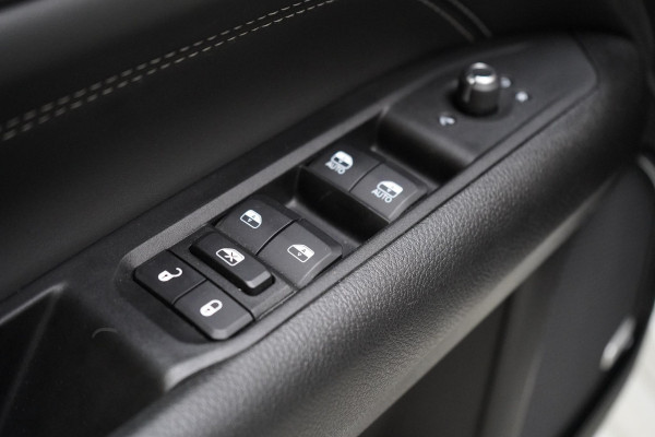 Jeep Compass 4xe 240 Plug-in Hybrid S | Panoramadak | Trekhaak | Leder | Alpine Sound | Memory