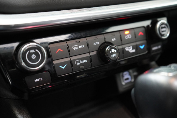 Jeep Compass 4xe 240 Plug-in Hybrid S | Panoramadak | Trekhaak | Leder | Alpine Sound | Memory