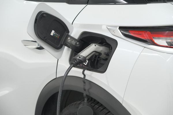 DS Ds 3 Crossback E-Tense So Chic 50 kWh | Allseason Banden | Camera | Dodehoekdetectie | Head-Up Display