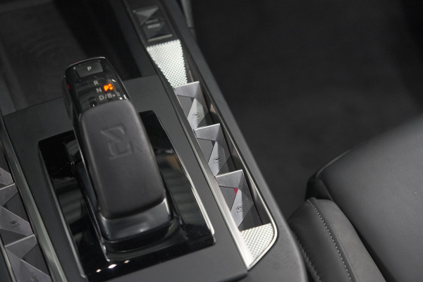 DS Ds 3 Crossback E-Tense So Chic 50 kWh | Allseason Banden | Camera | Dodehoekdetectie | Head-Up Display