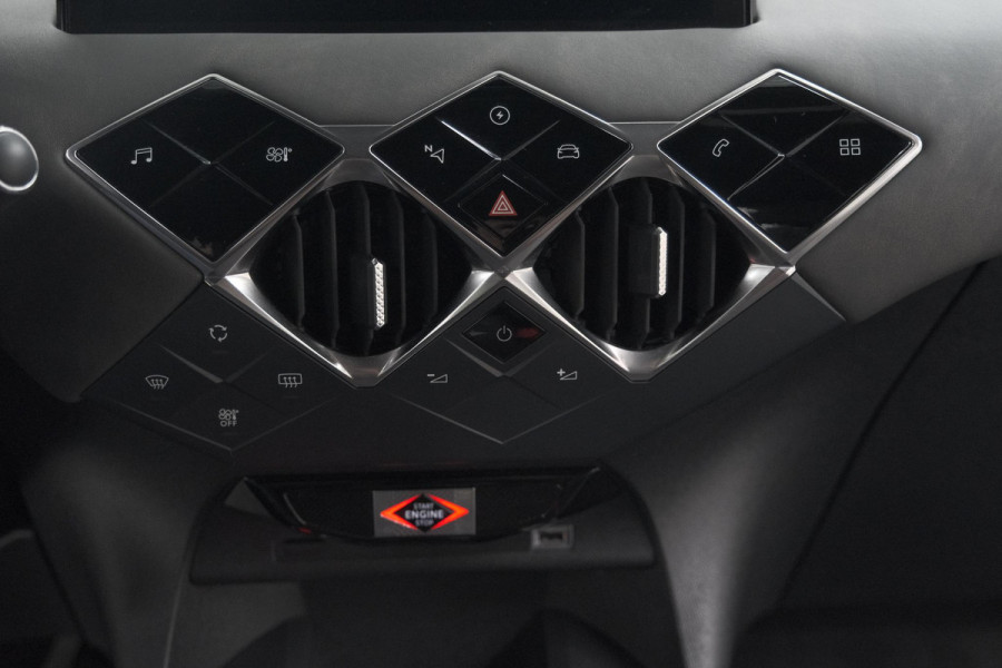 DS Ds 3 Crossback E-Tense So Chic 50 kWh | Allseason Banden | Camera | Dodehoekdetectie | Head-Up Display