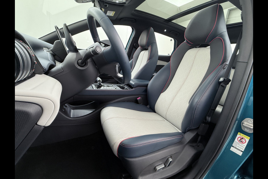 BYD ATTO 3 62kWh Design SOH 98% Panoramadak Leder+Elektr.Verst. Warmtepomp Adaptieve Cruise 360°Camera Apple Carplay Android Auto Elektr.Ac Verkeersbord detectie WiFi DAB Led Rijstrooksensor Keyless Smartphone Entry Fabrieksgarantie tot 12-12-2028/150.000km Garantie op de LFP Accu tot 12-12-2030/200.000km €44.000,- Nieuw!