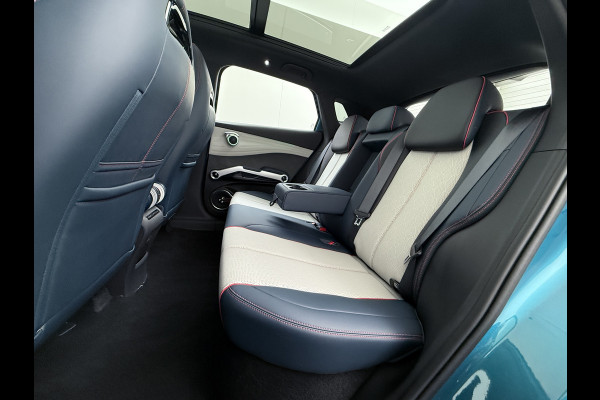 BYD ATTO 3 62kWh Design SOH 98% Panoramadak Leder+Elektr.Verst. Warmtepomp Adaptieve Cruise 360°Camera Apple Carplay Android Auto Elektr.Ac Verkeersbord detectie WiFi DAB Led Rijstrooksensor Keyless Smartphone Entry Fabrieksgarantie tot 12-12-2028/150.000km Garantie op de LFP Accu tot 12-12-2030/200.000km €44.000,- Nieuw!