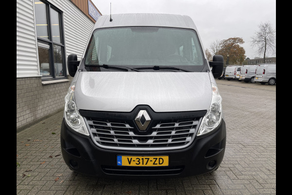 Renault Master T35 2.3 dCi 130pk L2H2 bpm vrij / euro 6 diesel / vaste prijs rijklaar € 19.950 ex btw / DC 7 persoons / zilver metallic / trekhaak 2500 kg / airco / cruise / navigatie