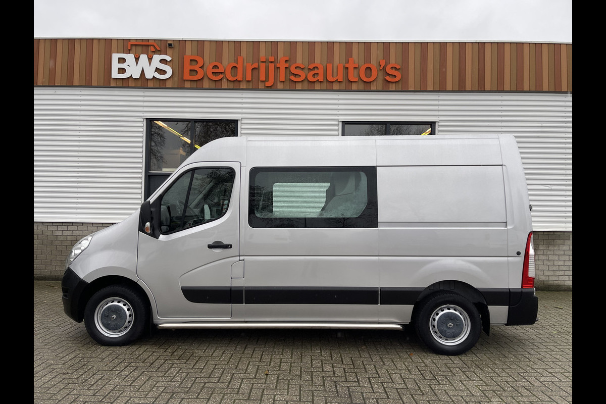Renault Master T35 2.3 dCi 130pk L2H2 bpm vrij / euro 6 diesel / vaste prijs rijklaar € 19.950 ex btw / DC 7 persoons / zilver metallic / trekhaak 2500 kg / airco / cruise / navigatie