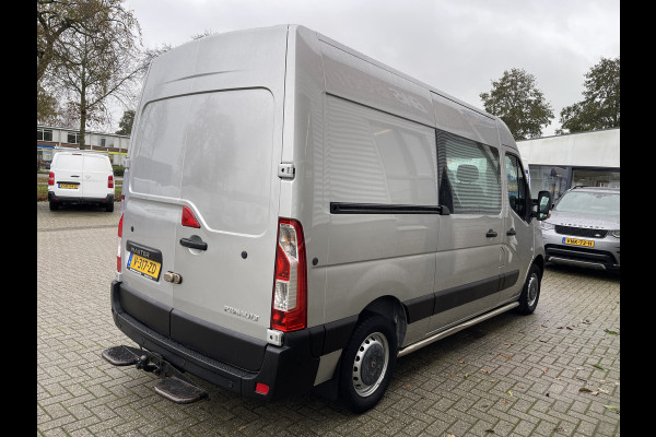 Renault Master T35 2.3 dCi 130pk L2H2 bpm vrij / euro 6 diesel / vaste prijs rijklaar € 19.950 ex btw / DC 7 persoons / zilver metallic / trekhaak 2500 kg / airco / cruise / navigatie