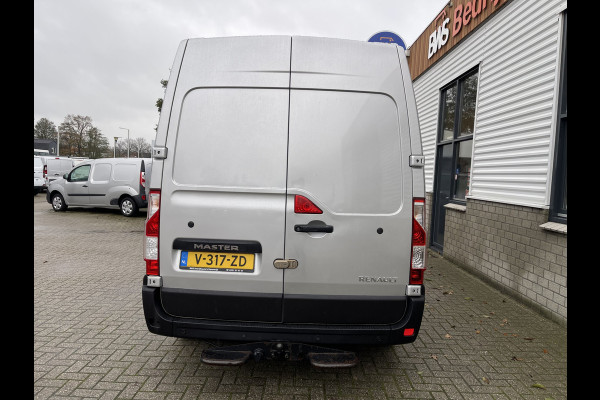Renault Master T35 2.3 dCi 130pk L2H2 bpm vrij / euro 6 diesel / vaste prijs rijklaar € 19.950 ex btw / DC 7 persoons / zilver metallic / trekhaak 2500 kg / airco / cruise / navigatie