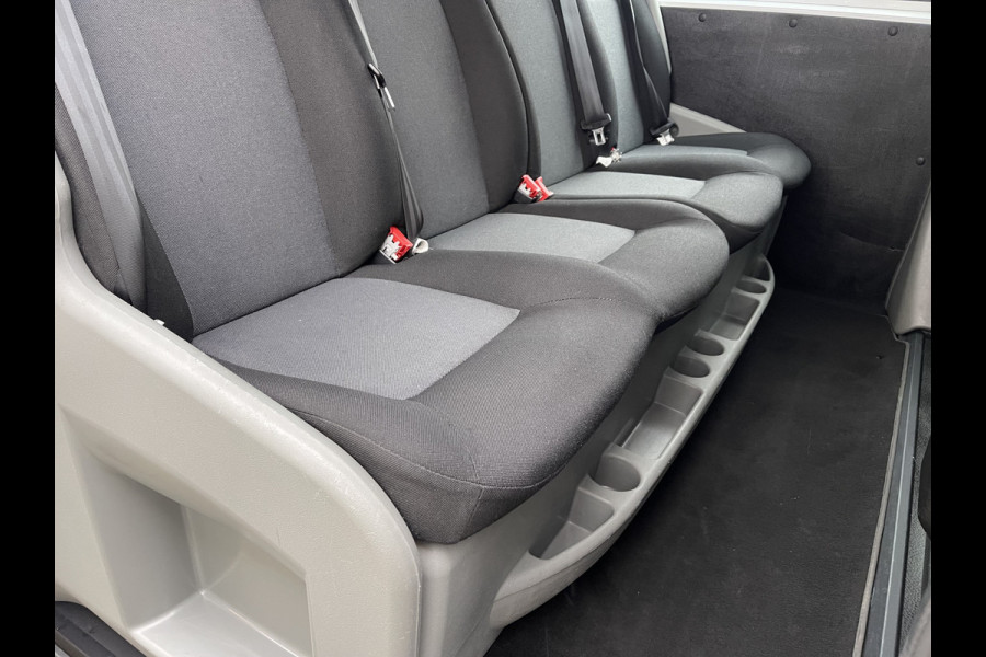 Renault Master T35 2.3 dCi 130pk L2H2 bpm vrij / euro 6 diesel / vaste prijs rijklaar € 19.950 ex btw / DC 7 persoons / zilver metallic / trekhaak 2500 kg / airco / cruise / navigatie