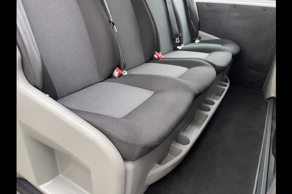 Renault Master T35 2.3 dCi 130pk L2H2 bpm vrij / euro 6 diesel / vaste prijs rijklaar € 19.950 ex btw / DC 7 persoons / zilver metallic / trekhaak 2500 kg / airco / cruise / navigatie