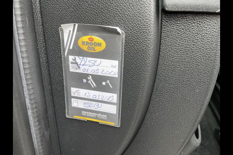 Renault Master T35 2.3 dCi 130pk L2H2 bpm vrij / euro 6 diesel / vaste prijs rijklaar € 19.950 ex btw / DC 7 persoons / zilver metallic / trekhaak 2500 kg / airco / cruise / navigatie