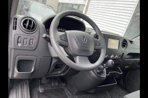 Renault Master T35 2.3 dCi 130pk L2H2 bpm vrij / euro 6 diesel / vaste prijs rijklaar € 19.950 ex btw / DC 7 persoons / zilver metallic / trekhaak 2500 kg / airco / cruise / navigatie