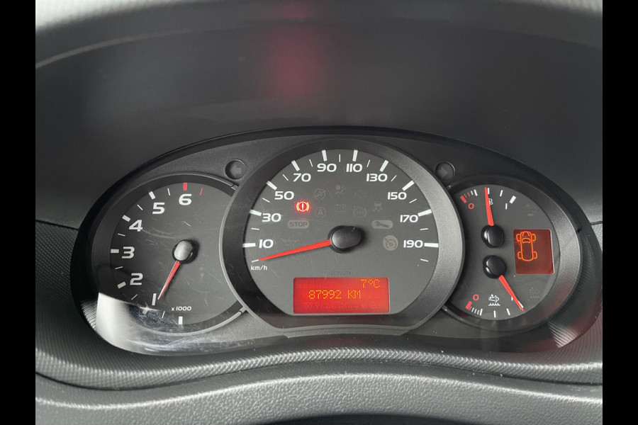 Renault Master T35 2.3 dCi 130pk L2H2 bpm vrij / euro 6 diesel / vaste prijs rijklaar € 19.950 ex btw / DC 7 persoons / zilver metallic / trekhaak 2500 kg / airco / cruise / navigatie