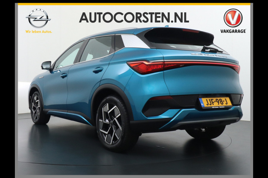 BYD ATTO 3 62kWh Design SOH 98% Panoramadak Leder+Elektr.Verst. Warmtepomp Adaptieve Cruise 360°Camera Apple Carplay Android Auto Elektr.Ac Verkeersbord detectie WiFi DAB Led Rijstrooksensor Keyless Smartphone Entry Fabrieksgarantie tot 12-12-2028/150.000km Garantie op de LFP Accu tot 12-12-2030/200.000km €44.000,- Nieuw!