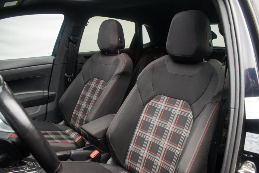 Volkswagen Polo 2.0 TSI GTI Automaat ORG NL [ Panoramadak Beats Virtual Cockpit Camera LED Stoelverwarming Carplay Sfeer ]