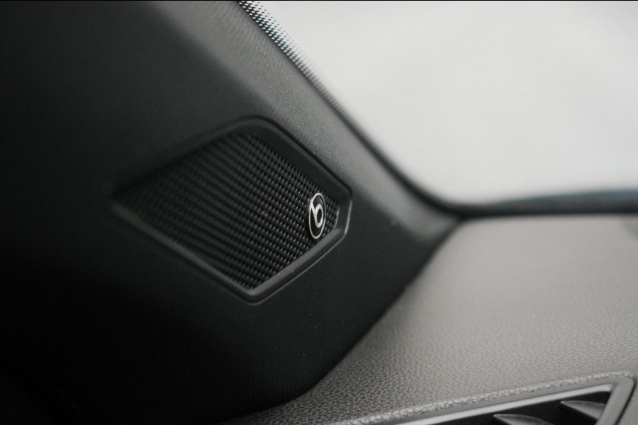 Volkswagen Polo 2.0 TSI GTI Automaat ORG NL [ Panoramadak Beats Virtual Cockpit Camera LED Stoelverwarming Carplay Sfeer ]