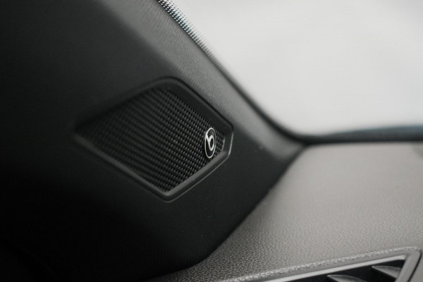 Volkswagen Polo 2.0 TSI GTI Automaat ORG NL [ Panoramadak Beats Virtual Cockpit Camera LED Stoelverwarming Carplay Sfeer ]