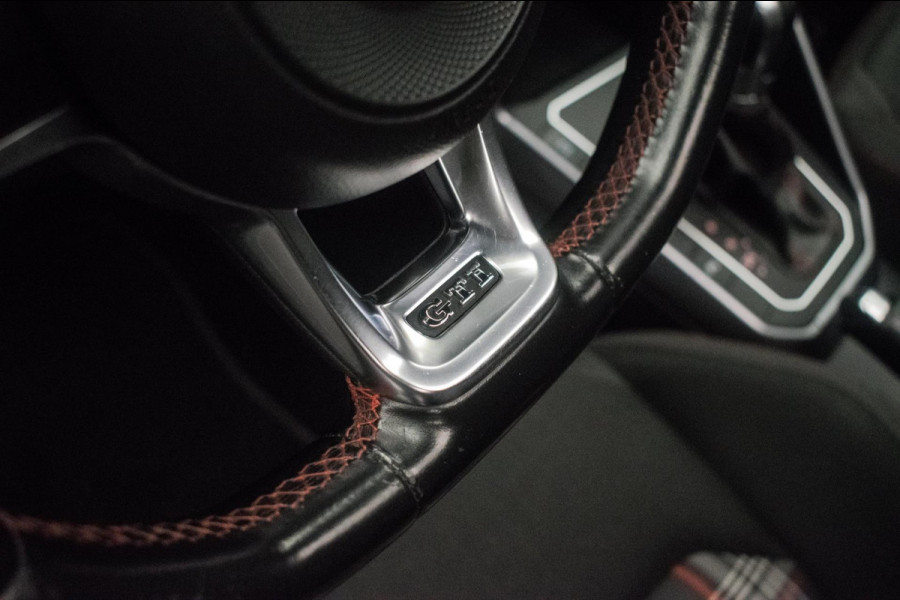 Volkswagen Polo 2.0 TSI GTI Automaat ORG NL [ Panoramadak Beats Virtual Cockpit Camera LED Stoelverwarming Carplay Sfeer ]
