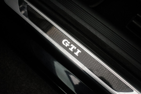 Volkswagen Polo 2.0 TSI GTI Automaat ORG NL [ Panoramadak Beats Virtual Cockpit Camera LED Stoelverwarming Carplay Sfeer ]