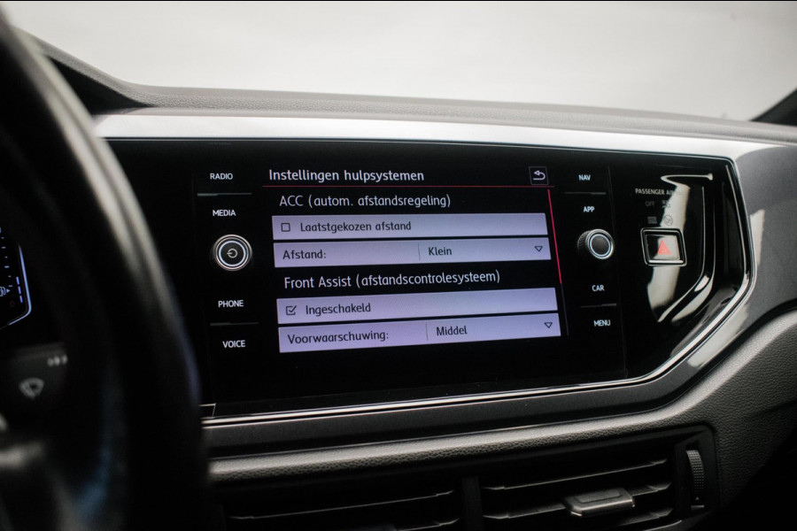 Volkswagen Polo 2.0 TSI GTI Automaat ORG NL [ Panoramadak Beats Virtual Cockpit Camera LED Stoelverwarming Carplay Sfeer ]