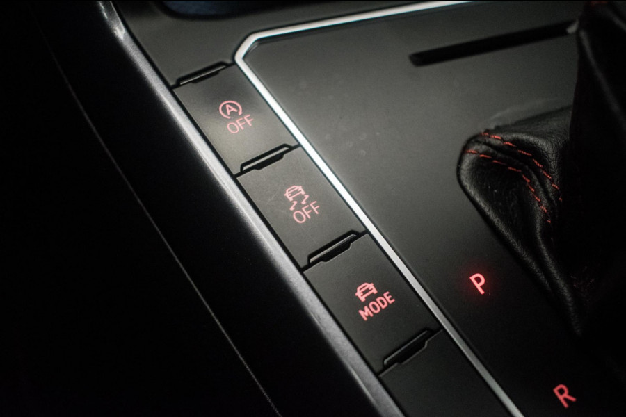 Volkswagen Polo 2.0 TSI GTI Automaat ORG NL [ Panoramadak Beats Virtual Cockpit Camera LED Stoelverwarming Carplay Sfeer ]