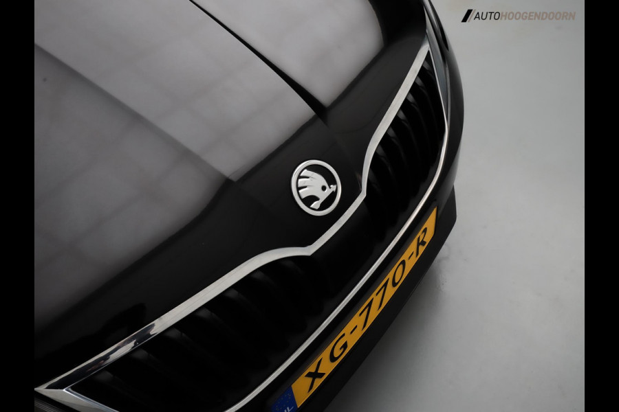 Škoda Octavia Combi 1.0 TSI Greentech Ambition Business Deluxe (CLIMATE CONTROL,APPLE CARPLAY,PARKEERSENSOREN,CRUISE,TOPCONDITIE)