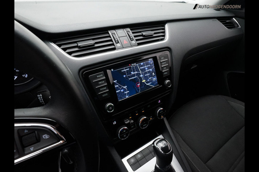 Škoda Octavia Combi 1.0 TSI Greentech Ambition Business Deluxe (CLIMATE CONTROL,APPLE CARPLAY,PARKEERSENSOREN,CRUISE,TOPCONDITIE)