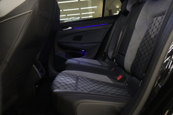 Volkswagen Golf 1.5 eTSI R-Line PANO/CAM/H-K/CARPLAY/ACC/LANEASSIST/VOL