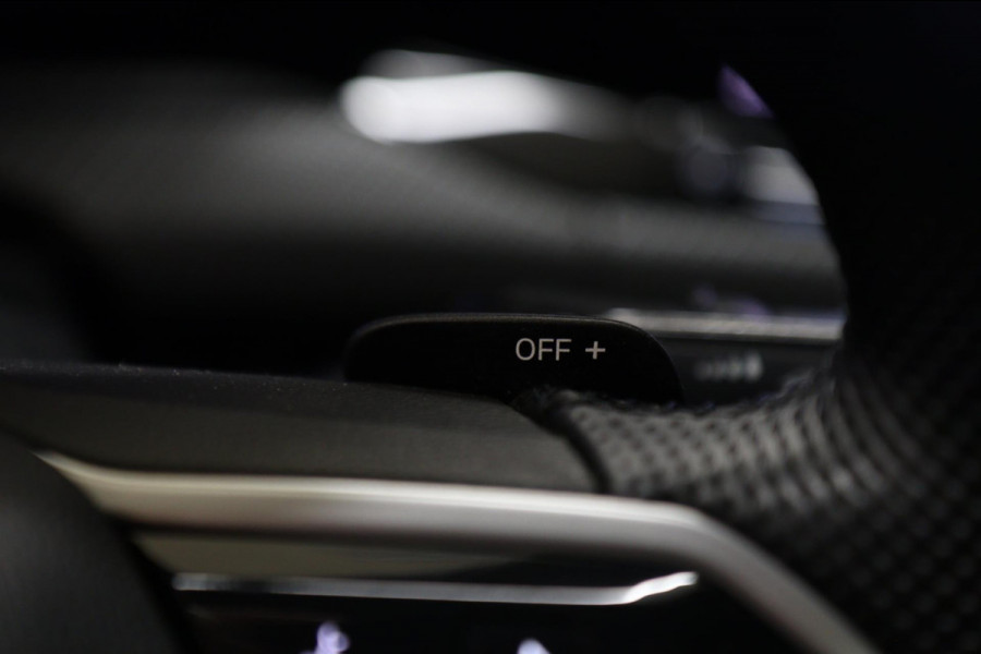 Volkswagen Golf 1.5 eTSI R-Line PANO/CAM/H-K/CARPLAY/ACC/LANEASSIST/VOL