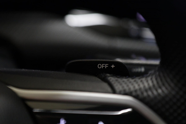 Volkswagen Golf 1.5 eTSI R-Line PANO/CAM/H-K/CARPLAY/ACC/LANEASSIST/VOL