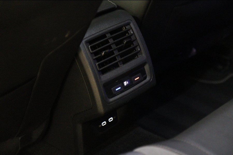 Volkswagen Golf 1.5 eTSI R-Line PANO/CAM/H-K/CARPLAY/ACC/LANEASSIST/VOL