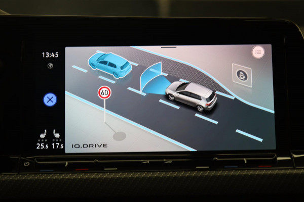 Volkswagen Golf 1.5 eTSI R-Line PANO/CAM/H-K/CARPLAY/ACC/LANEASSIST/VOL