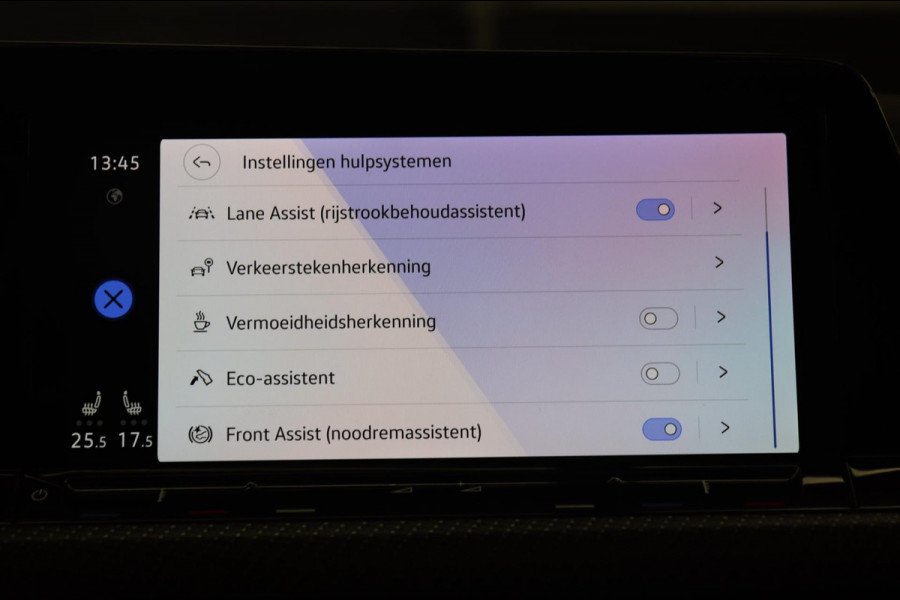 Volkswagen Golf 1.5 eTSI R-Line PANO/CAM/H-K/CARPLAY/ACC/LANEASSIST/VOL