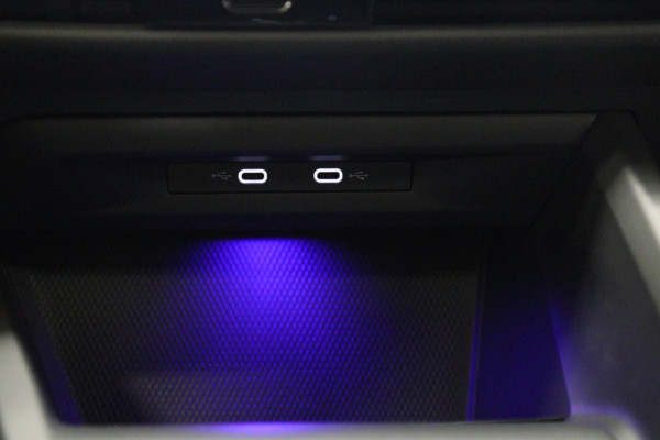 Volkswagen Golf 1.5 eTSI R-Line PANO/CAM/H-K/CARPLAY/ACC/LANEASSIST/VOL