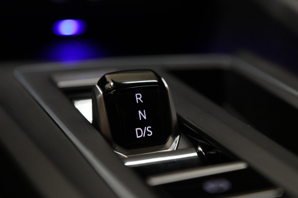 Volkswagen Golf 1.5 eTSI R-Line PANO/CAM/H-K/CARPLAY/ACC/LANEASSIST/VOL