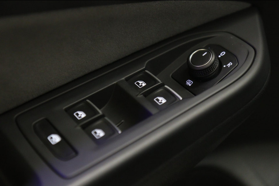 Volkswagen Golf 1.5 eTSI R-Line PANO/CAM/H-K/CARPLAY/ACC/LANEASSIST/VOL