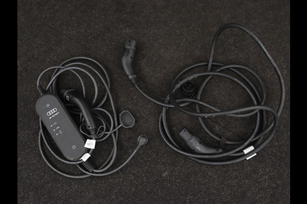 Audi A6 50 TFSIe quattro S edition | Panoramadak | Adaptive cruise | Nappaleder | Stoel & stuurverwarming | Camera | Trekhaak | Keyless | Adaptief onderstel | Carplay | Navigatie | Matrix LED | Getint glas | PHEV | Plug In