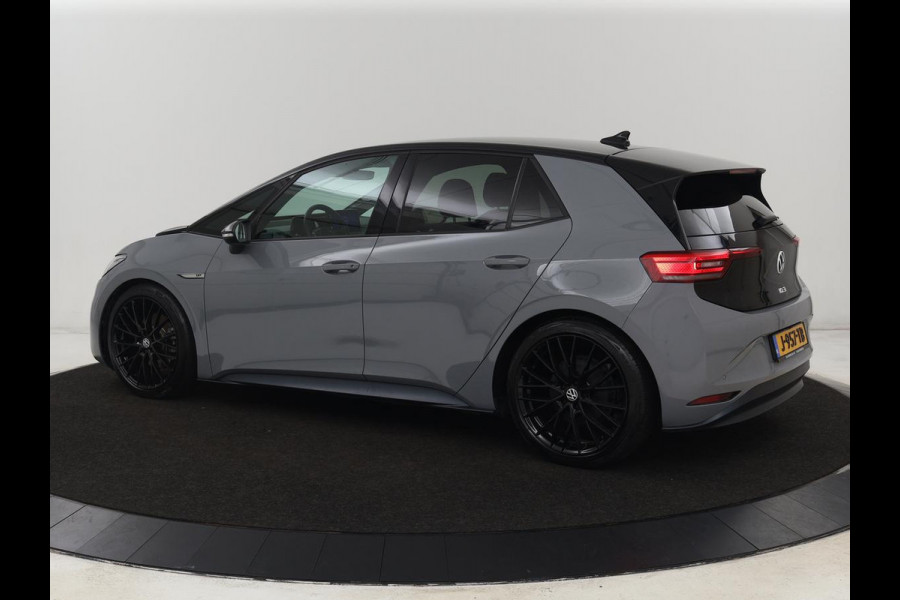 Volkswagen ID.3 First Plus 58 kWh | Trekhaak | Stoelverwarming | Camera | Matrix LED | 20'' | Stuurverwarming | Navigatie | Verlaagd onderstel | Adaptive cruise | Sfeerverlichting | Climate control