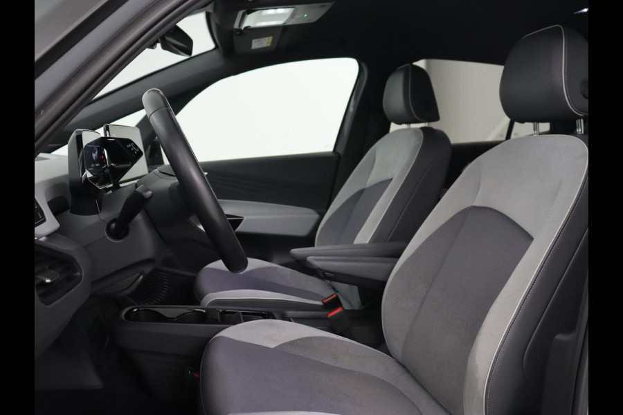 Volkswagen ID.3 First Plus 58 kWh | Trekhaak | Stoelverwarming | Camera | Matrix LED | 20'' | Stuurverwarming | Navigatie | Verlaagd onderstel | Adaptive cruise | Sfeerverlichting | Climate control