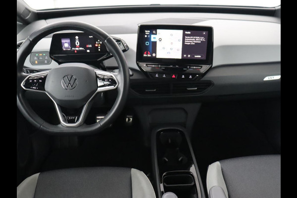 Volkswagen ID.3 First Plus 58 kWh | Trekhaak | Stoelverwarming | Camera | Matrix LED | 20'' | Stuurverwarming | Navigatie | Verlaagd onderstel | Adaptive cruise | Sfeerverlichting | Climate control