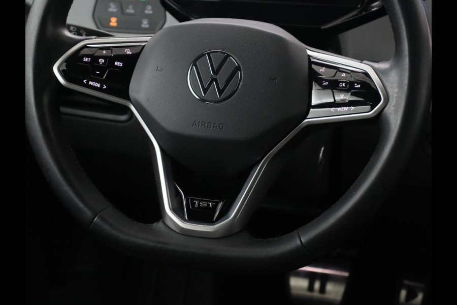 Volkswagen ID.3 First Plus 58 kWh | Trekhaak | Stoelverwarming | Camera | Matrix LED | 20'' | Stuurverwarming | Navigatie | Verlaagd onderstel | Adaptive cruise | Sfeerverlichting | Climate control
