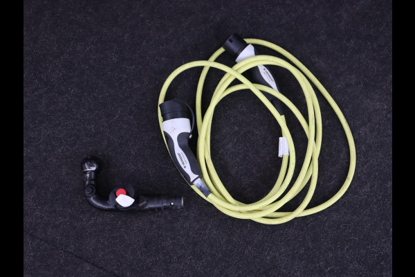 Volkswagen ID.3 First Plus 58 kWh | Trekhaak | Stoelverwarming | Camera | Matrix LED | 20'' | Stuurverwarming | Navigatie | Verlaagd onderstel | Adaptive cruise | Sfeerverlichting | Climate control