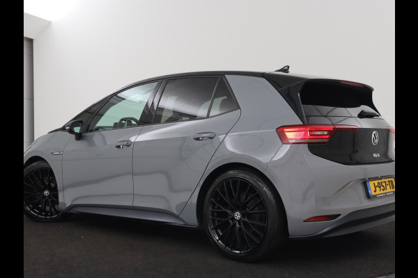 Volkswagen ID.3 First Plus 58 kWh | Trekhaak | Stoelverwarming | Camera | Matrix LED | 20'' | Stuurverwarming | Navigatie | Verlaagd onderstel | Adaptive cruise | Sfeerverlichting | Climate control