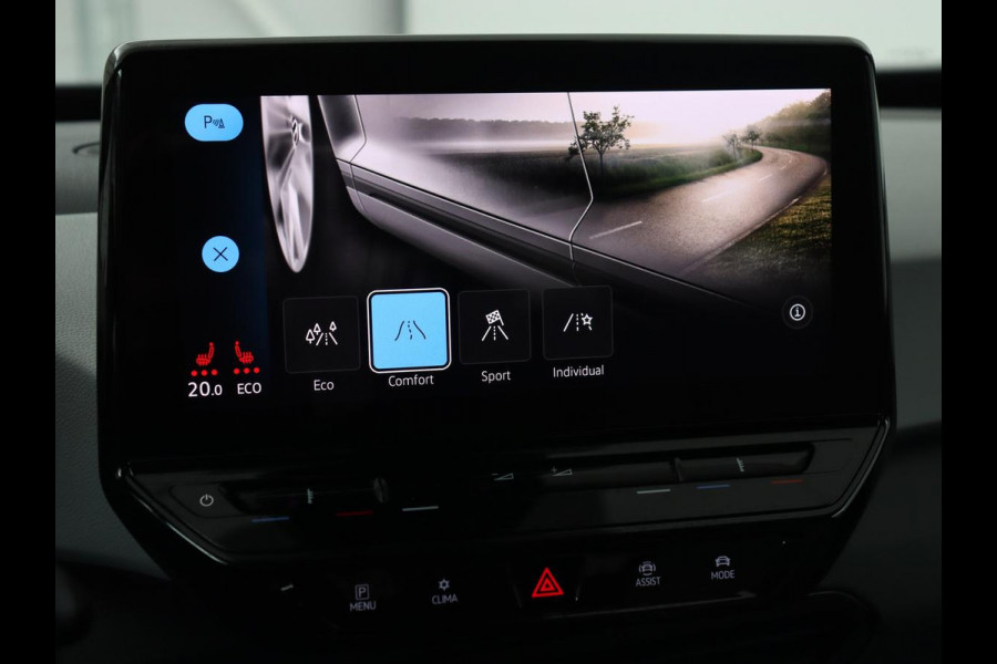 Volkswagen ID.3 First Plus 58 kWh | Trekhaak | Stoelverwarming | Camera | Matrix LED | 20'' | Stuurverwarming | Navigatie | Verlaagd onderstel | Adaptive cruise | Sfeerverlichting | Climate control