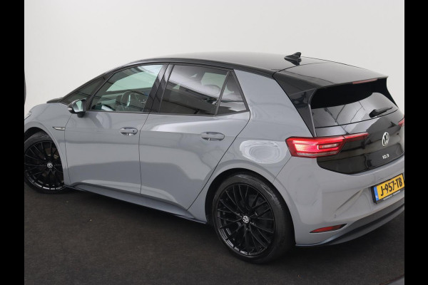 Volkswagen ID.3 First Plus 58 kWh | Trekhaak | Stoelverwarming | Camera | Matrix LED | 20'' | Stuurverwarming | Navigatie | Verlaagd onderstel | Adaptive cruise | Sfeerverlichting | Climate control